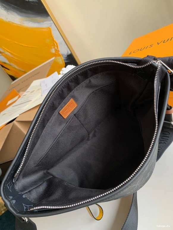 MESSENGER BAG LOUIS VUITTON 0426